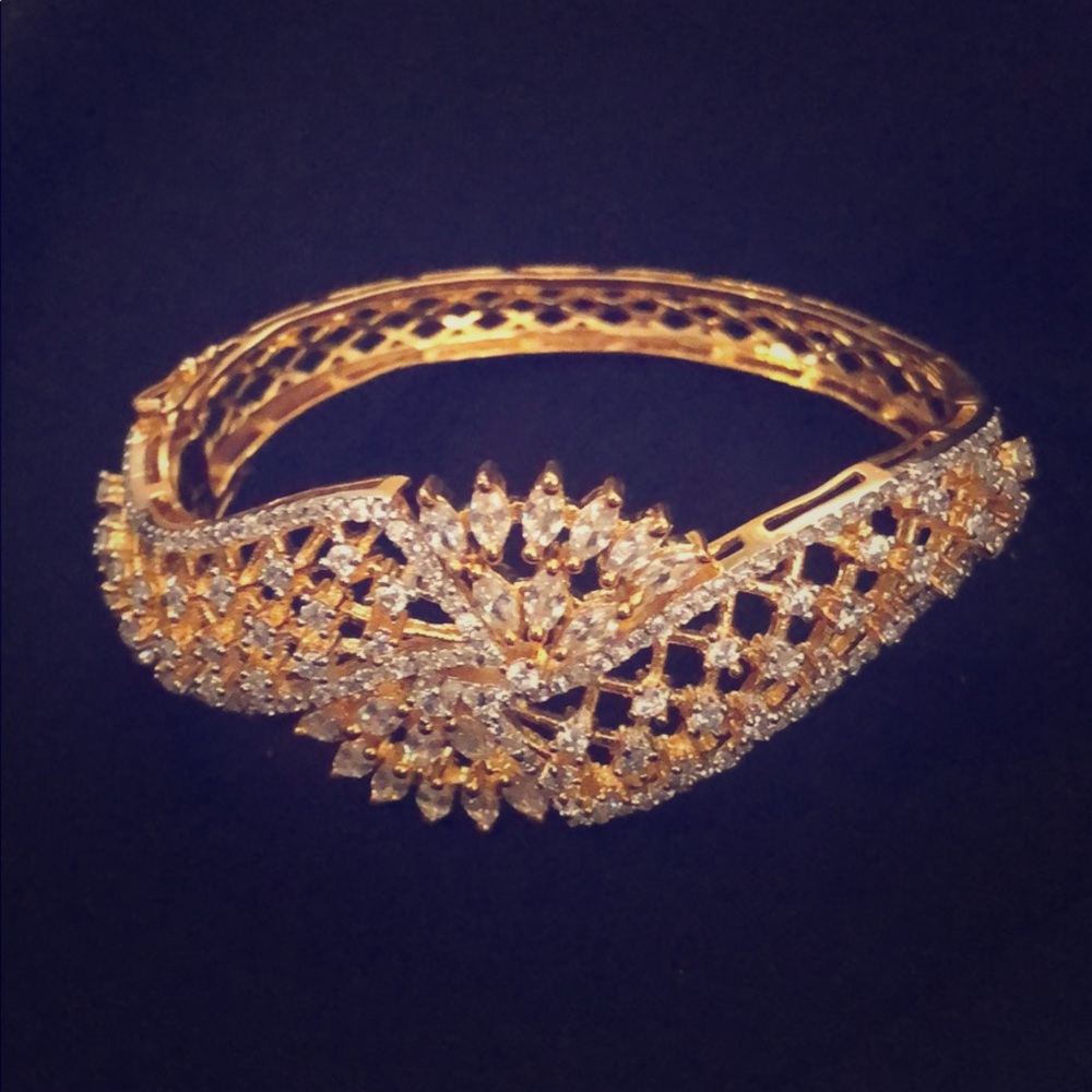 Beautiful elegant CZ bracelet . Too classy 👍!
